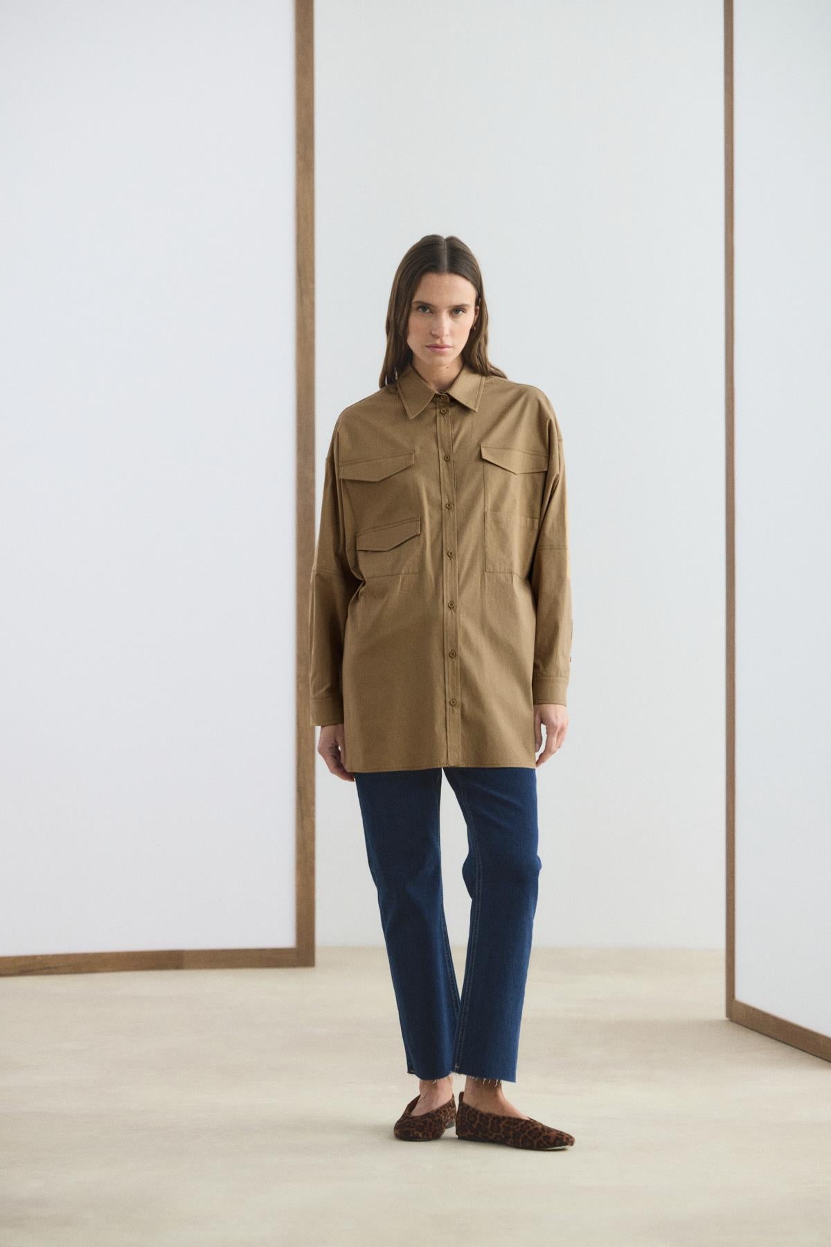 Cepli biye kemerli oversize gömlek camel renk.