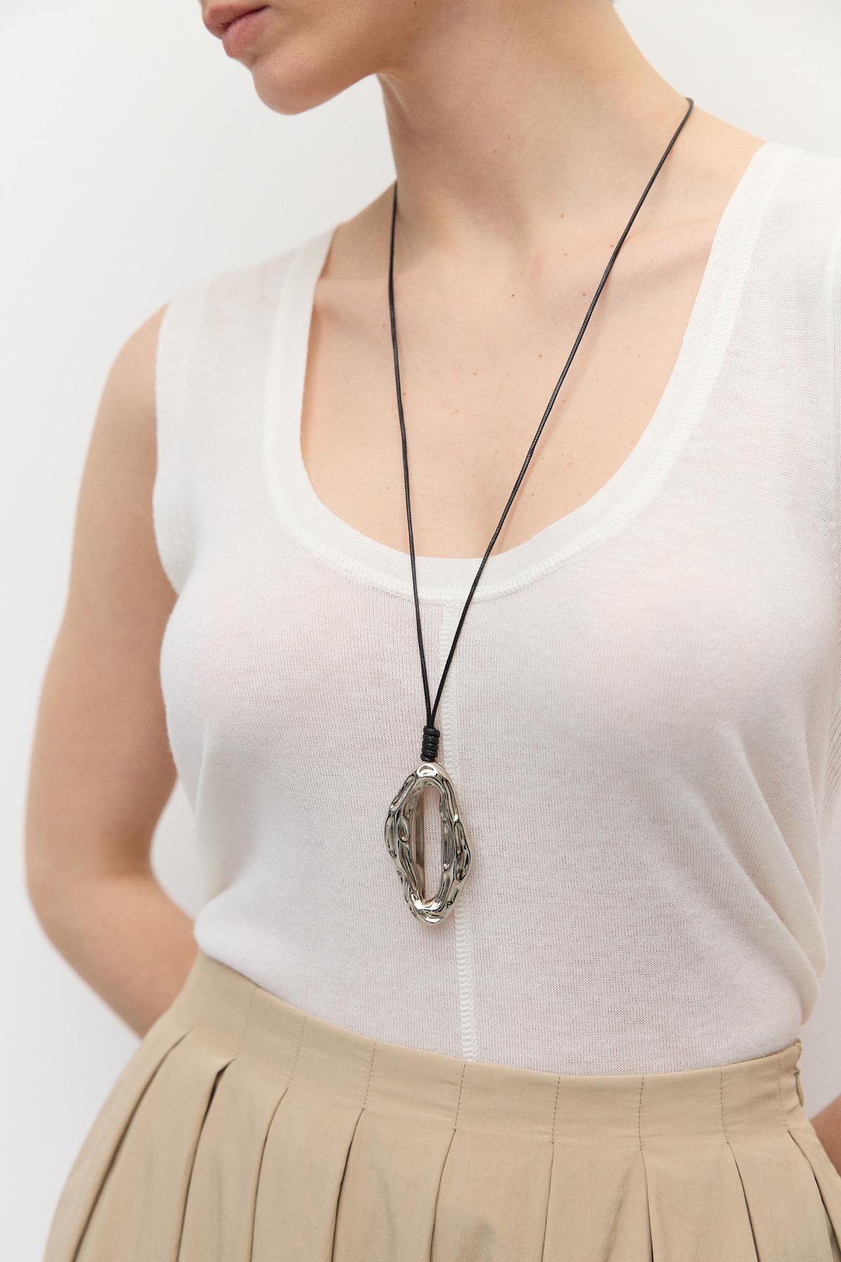 Dokulu Metal Uçlu Kolye Gümüş