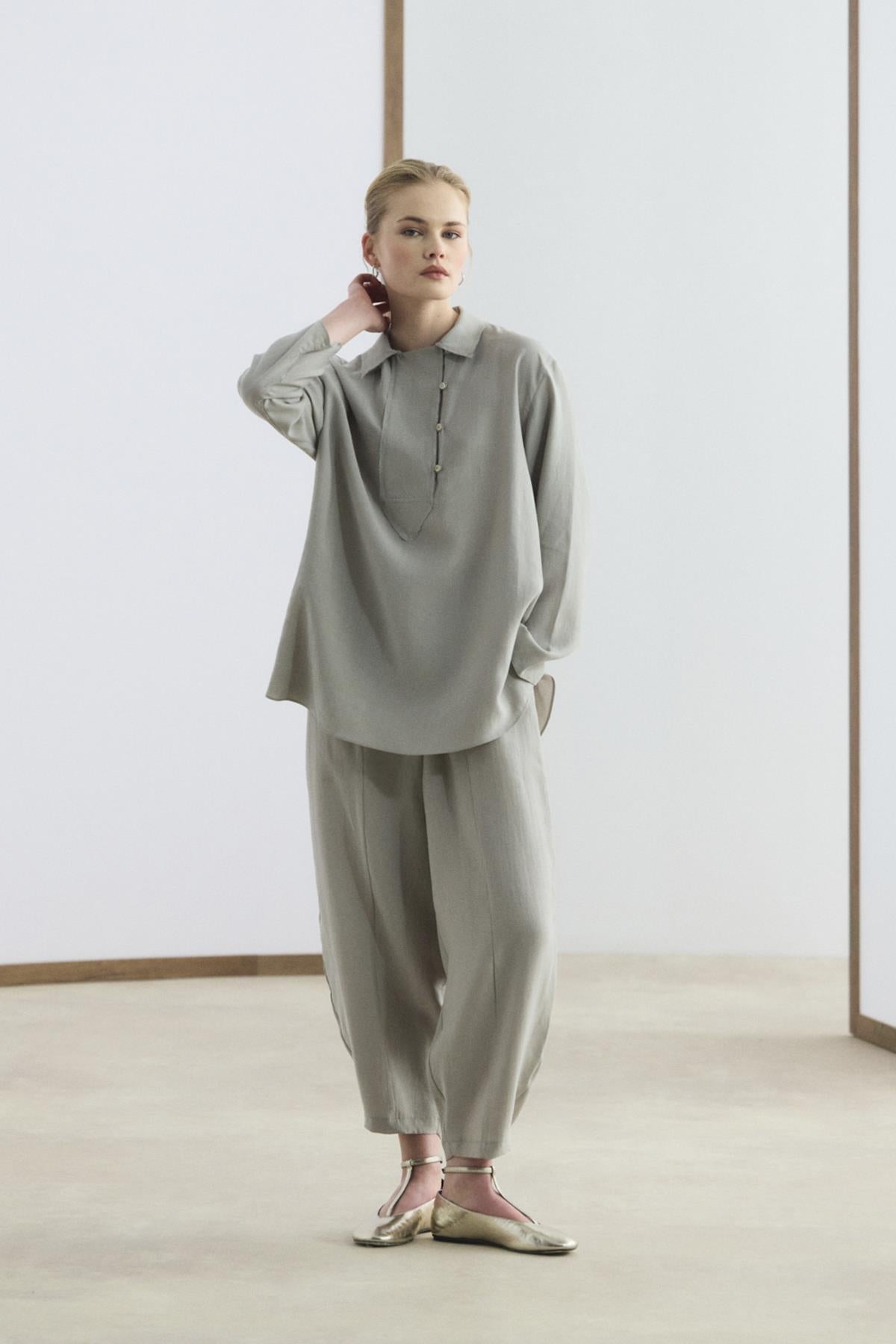 Modern Kesimli Tunik ve Pantolondan Oluşan Taş Set